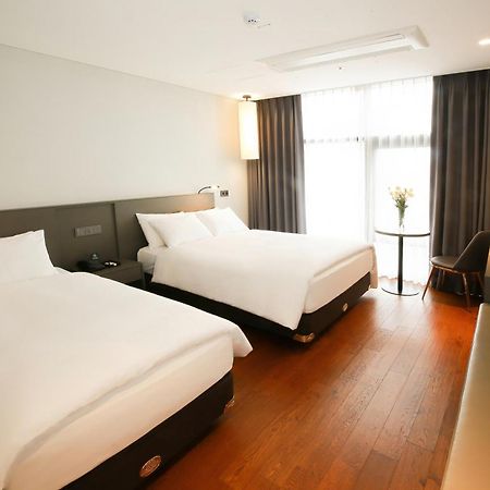 Westernlife Hotel Iksan Стая снимка