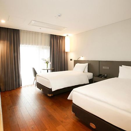 Westernlife Hotel Iksan Стая снимка