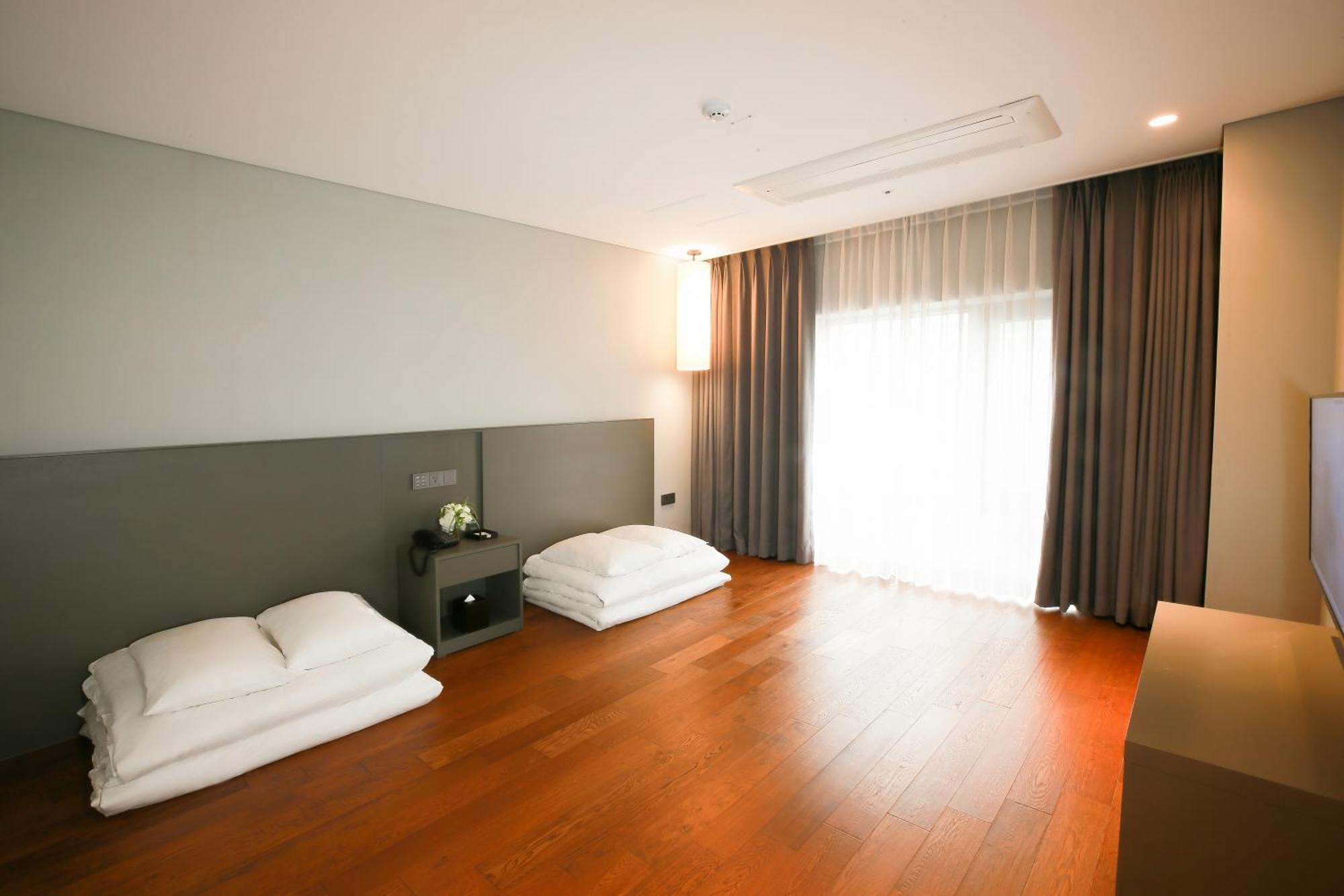 Westernlife Hotel Iksan Стая снимка