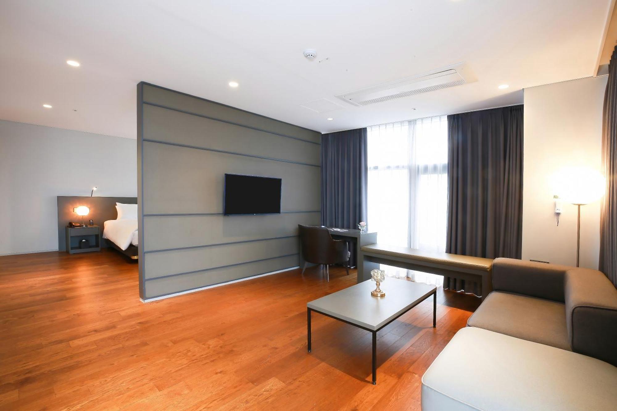Westernlife Hotel Iksan Стая снимка